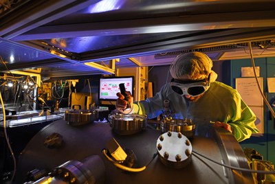 Attosecond beamline and experimental target chambers